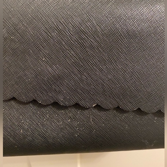 Black h&m purse with ruffle design - Picture 9 of 10